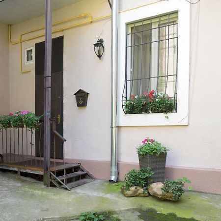 Cozy Apartment on Yevreiska Street Odessa Buitenkant foto